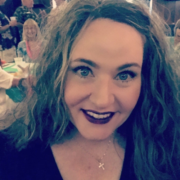 Poshmark profile picture for @peacock
